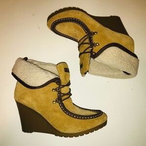 Tommy Hilfiger Zaria Shearling Wedge Tan Brown Suede Boots Vintage Y2K/90s 7.5
